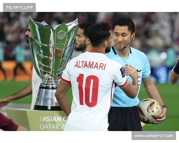 中国金哨马宁世俱杯执法扬威 与瓜帅激烈对峙引发热议 中国金哨马宁世俱杯执法扬威 与瓜帅激烈对峙引发热议