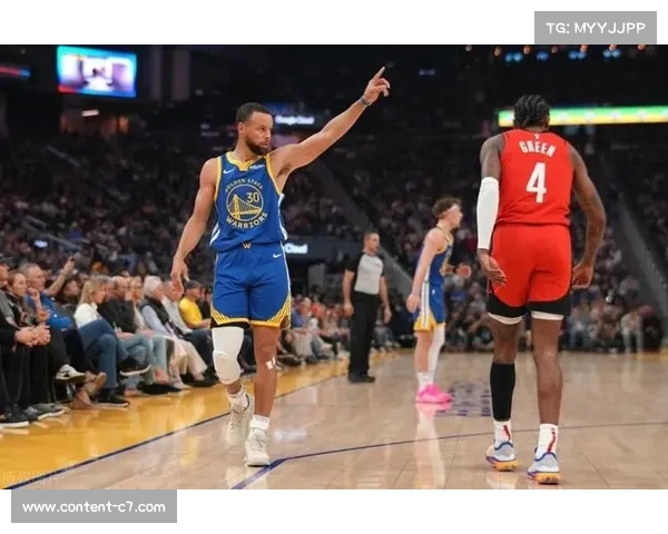 阿门连续两场比赛展现防守实力成功抢断库里五次 阿门连续两场比赛展现防守实力成功抢断库里五次